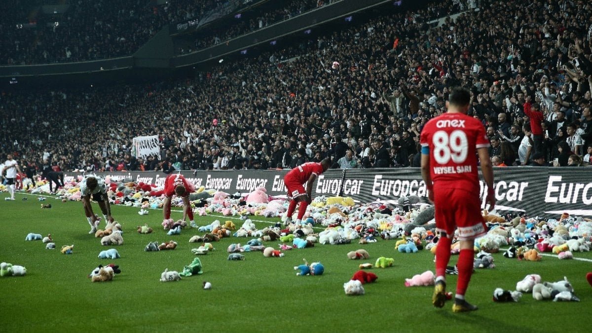 Beşiktaş’ın, depremzede çocuklar için yaptığı oyuncak kampanyası dünya basınında