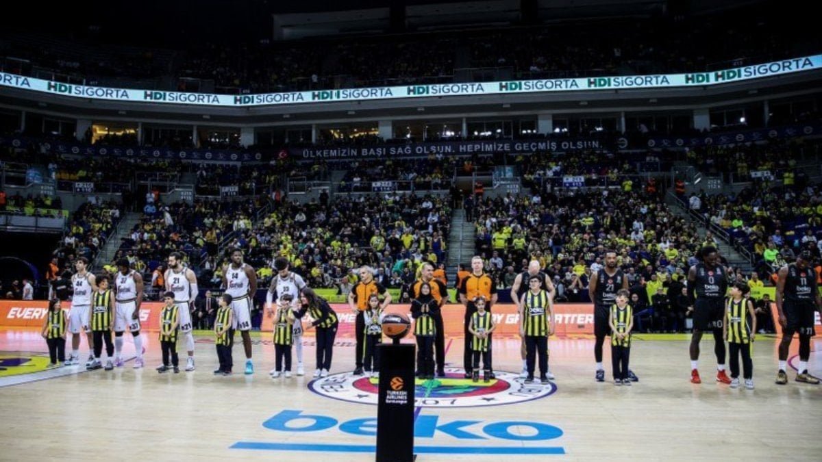 Fenerbahçe Beko maçında ‘hükümet istifa’ sloganı