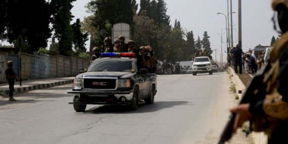 PKK/YPG’li teröristler Halep kent merkezinden çekiliyor: İkinci konvoy, kentten çıktı