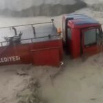 ayasta-saganak-sele-neden-oldu-itfaiye-araci-kayip-iXtVwuwj.jpg